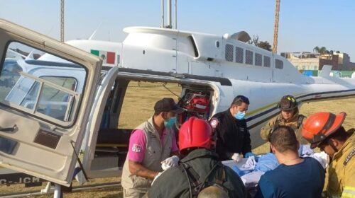 trasladan vía aérea a una mujer