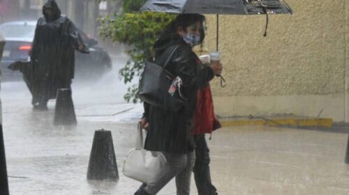 Personas en la lluvia