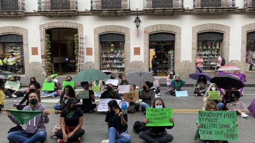 Colectivas se manifiestan por el aborto legal y seguro.
